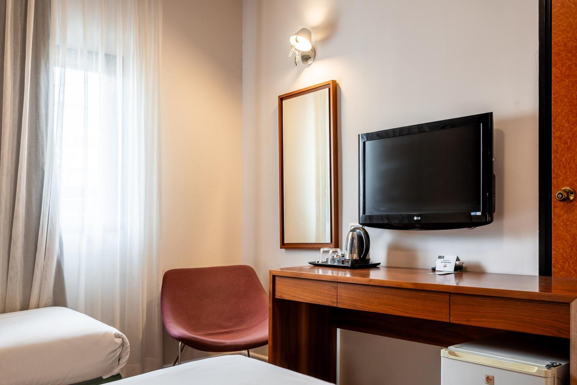 Jacob Tiberias Hotel Bagian luar foto